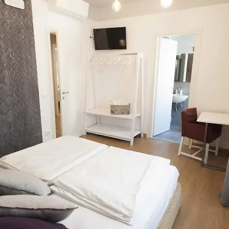 Pensionat Sleep In 3*